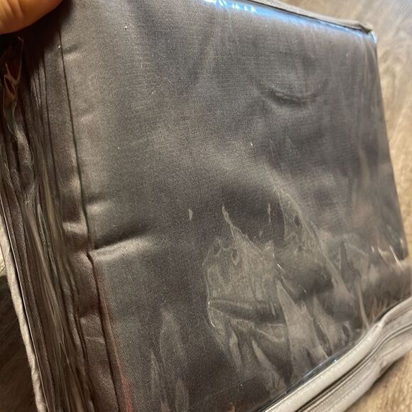 Distinctly Home
400 Thread Count Egyptian Cotton Duvet Cover - Picture 3 of 3